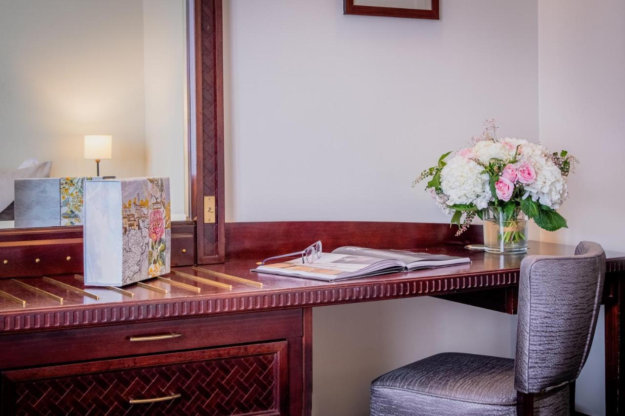 Hotel Pont Royal פריז מראה חיצוני תמונה A dressing table