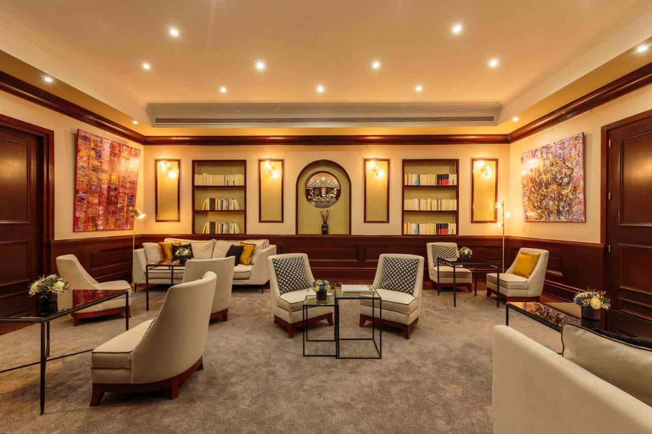 Hotel Pont Royal פריז מראה חיצוני תמונה The Club Lounge at the airport