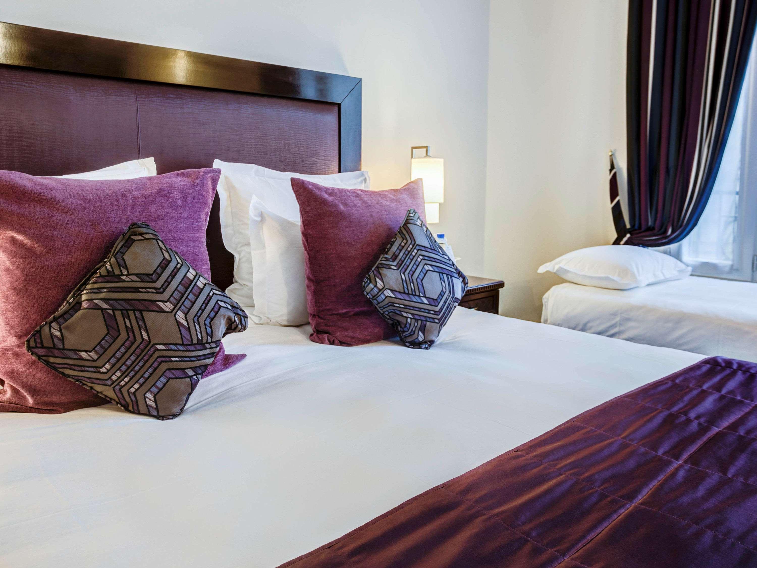 Hotel Pont Royal פריז מראה חיצוני תמונה A bedroom at the hotel